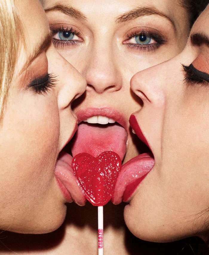 Girls Suck Tongue